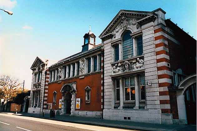 An archive photo of Hammersmith Library